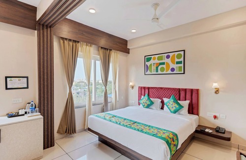 Malad West Hotel | Treebo The Aura