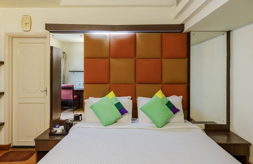 Navrangpura Hotel | Treebo Trend Crown