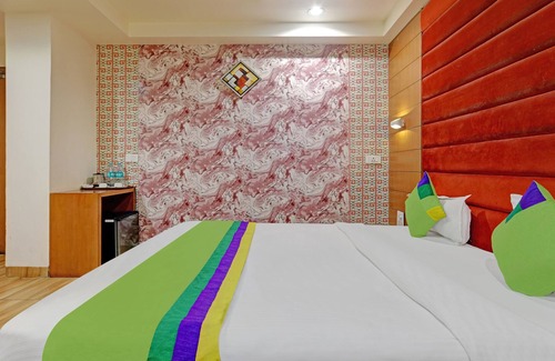 Bhopal Hotel | Treebo Trend Johri Regency