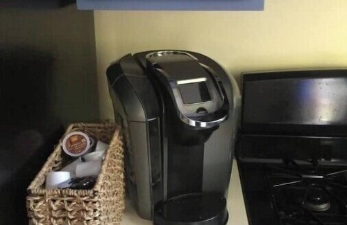 Narragansett Apartment | TreeFort, ZipLine, Kayaks, Beach6min drive, Vaulted Ceilings, ScreenPorch & Deck