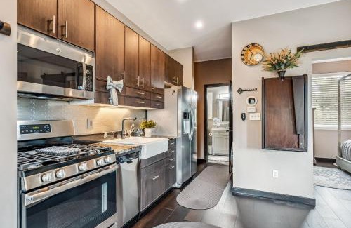 Black Hawk House | Treehouse 1BR with Hot Tub home