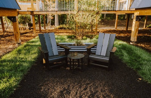 Sodus Cabin | Treehouse 5 · Honeymoon Treehouse Cabin & Spa w Private Hot Tub