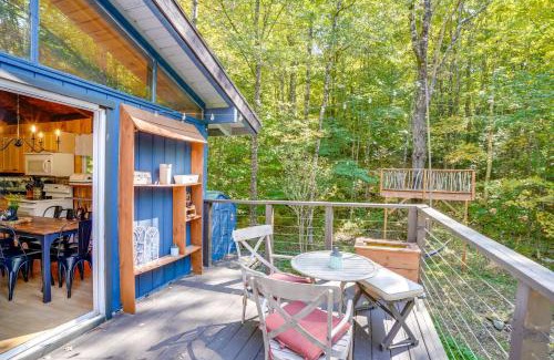 West Dover House | Treehouse Chalet Near Mt Snow with On-Site Trails!