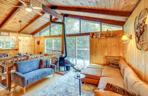 West Dover House | Treehouse Chalet Near Mt Snow with On-Site Trails!