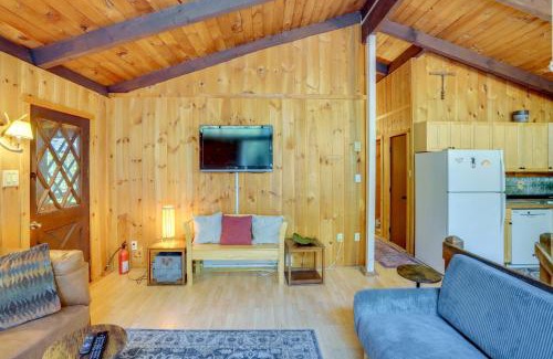 West Dover House | Treehouse Chalet Near Mt Snow with On-Site Trails!
