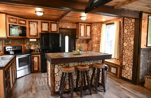 Stoneham House | Treehouse in Maine woods- The Grand Oak