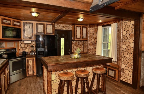 Stoneham House | Treehouse in Maine woods- The Grand Oak