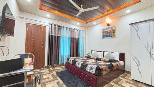 Kasauli Hotel | TreeHouse Kasauli Operated By Splendid Hotels I Vacations I Family Groups & Events I Forest Treks I Memories I