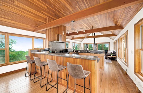 Lutsen House | Treehouse Retreat - Wood Burning Sauna - Scenic Views - Sleeps 12!