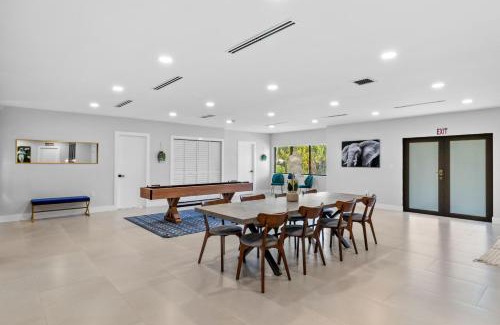 Golden Glades Villa | Treehouse Villa BY THE GLAMHOMES
