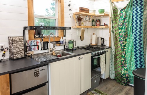 Johnson City Cabin | TREETOP CABIN @Hidden Valley Campgrd; connect with nature and hill country views