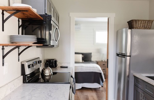 Black Mountain Cottage | Treetop Cottage - King, Private-In Town, XL Porch, Smart TVs, WD