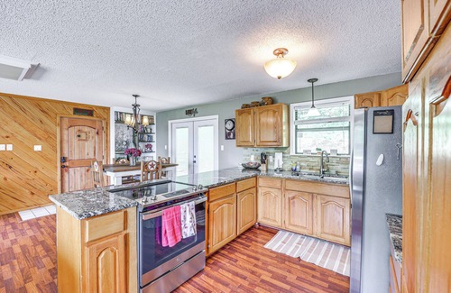 Higden Cottage | Treetop Hideaway w/Lake Views + Fire Pit!