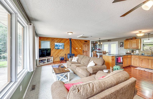Higden Cottage | Treetop Hideaway w/Lake Views + Fire Pit!