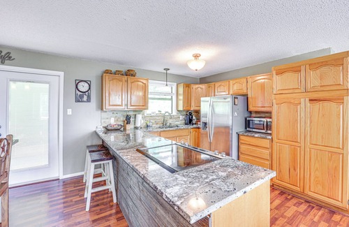 Higden Cottage | Treetop Hideaway w/Lake Views + Fire Pit!
