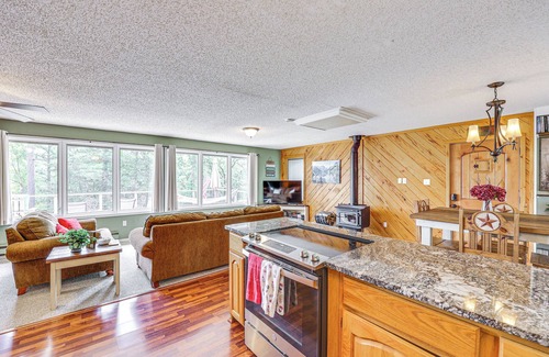 Higden Cottage | Treetop Hideaway w/Lake Views + Fire Pit!