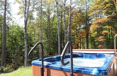 Rosseau Cottage | Treetop Log Cottage with Outdoor Sauna and Hot Tub