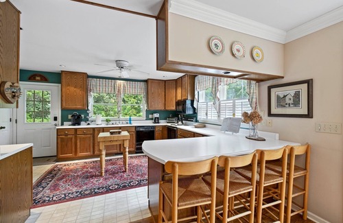 Montreat Cabin | Treetop Montreat/Blk Mtn 5BR/4BA cabin w/Creek just 20 minutes to Asheville!