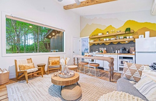 Banner Elk Cabin | Treetop MT Views w/Hot Tub & Fire Pit