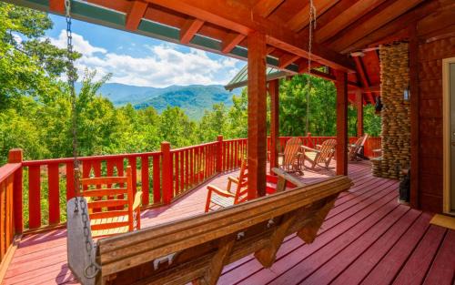 Gatlinburg - Pigeon Forge Villa | Treetop Retreat