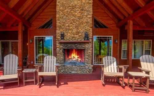 Gatlinburg - Pigeon Forge Villa | Treetop Retreat
