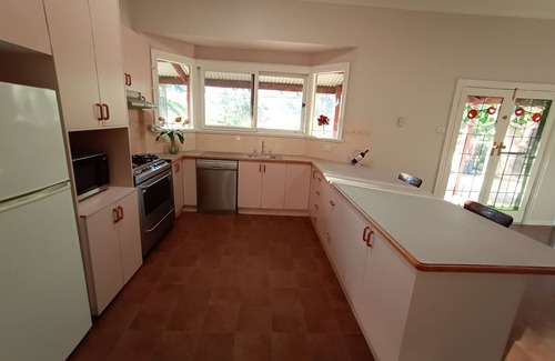 West Albury House | Treetops Escape * Close to CBD * Nature * Unlimited WIFI