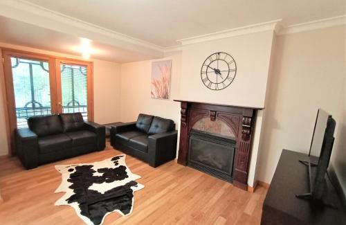 West Albury Apartment | Treetops Hideaway Albury