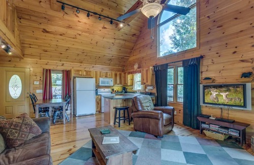 Copperhill Cabin | Treetops | Hot Tub | Fire Pit | Pool Table
