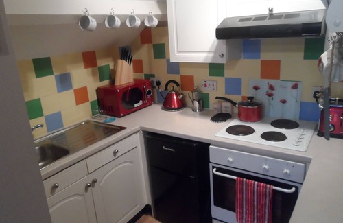 Tywyn Apartment | Trem Enlli is a homely 2 bed seafront apartment in Tywyn