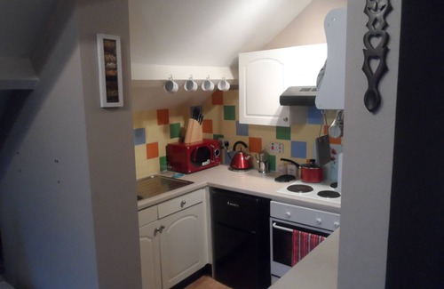 Tywyn Apartment | Trem Enlli is a homely 2 bed seafront apartment in Tywyn