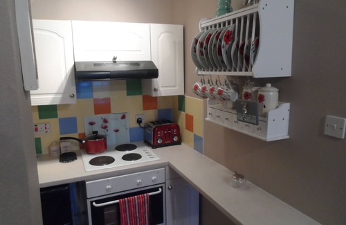 Tywyn Apartment | Trem Enlli is a homely 2 bed seafront apartment in Tywyn