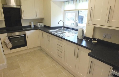 St Brides Cottage | TREMYNYDD FAWR, pet friendly, country holiday cottage in St Davids