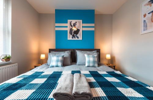 Southampton House | Trendy 4 Bedrooms-Sleeps 8-Long Term Disc-Driveway
