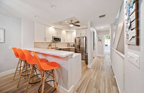 Rock Harbor House | Trendy 4BR Retreat in Key Largo –Pools, Beach, Marina, Coffee Bar, Pickleball