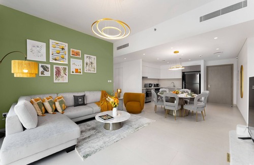 Dubai Apartment | Trendy Apt on the Creek w/Superb Dubai Skyline Vw