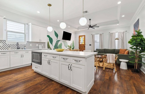 Bayou St. John House | Trendy Art Filled MidCity Oasis w/HeatedPool+ PKG