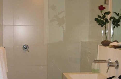Green Point Apartment | Trendy, centrally located studio apartment