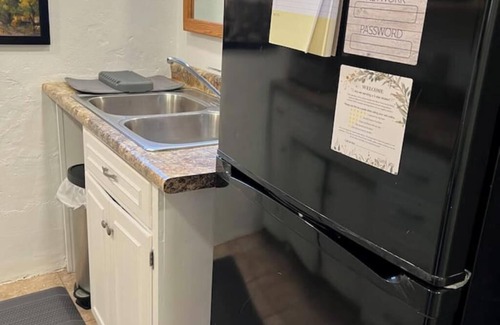 Willmar Apartment | Trendy Craftsman’s Studio! Firepit- laundry