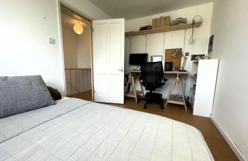 Easton House | Trendy Easton Escape with Parking