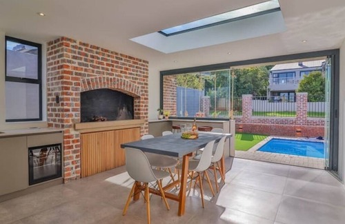 Voelklip House | Trendy family home, bright, mountain views & pool