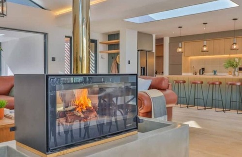 Voelklip House | Trendy family home, bright, mountain views & pool