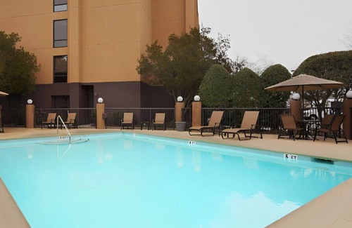 University Place House | Trendy & Fancy Rm for Romantic Couples! W/ Pool