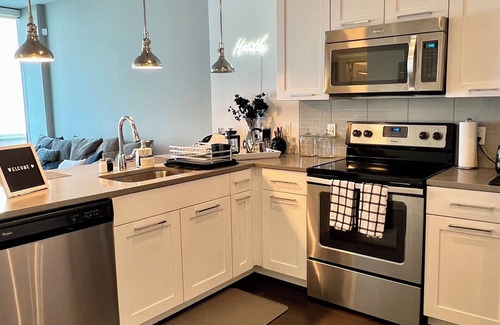 Lenox Apartment | Trendy high-rise in heart of buckhead!