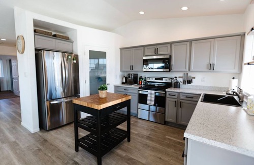 Crescent City House | Trendy North Coast Redwoods Bungalow A, Just 2 Blocks To Stunning Ocean Sunsets!