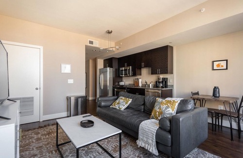 Reston Apartment | Trendy Reston Studio w/Fitness Center, .1 mi to Mall, by Blueground