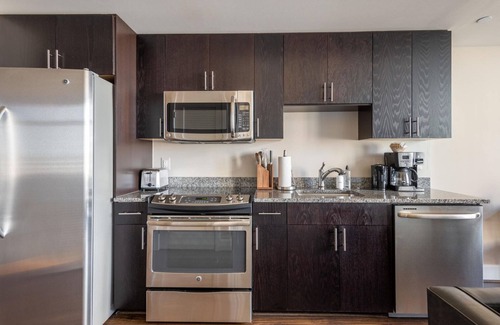 Reston Apartment | Trendy Reston Studio w/Fitness Center, .1 mi to Mall, by Blueground