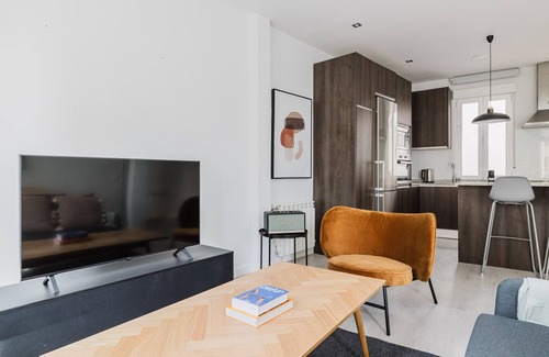 Chamberi Apartment | Trendy Rios Rosas 2BR w/Doorman, Washer & A/C, by Blueground