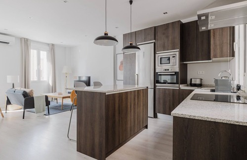 Chamberi Apartment | Trendy Rios Rosas 2BR w/Doorman, Washer & A/C, by Blueground