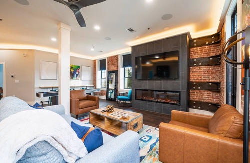 Hot Springs House | Trendy Urban Loft Space | Fireplace | 4 BDR