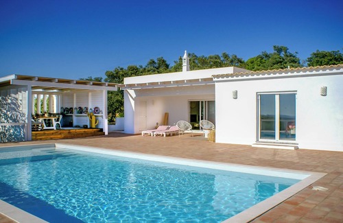 Gorjoes Villa | Trendy villa with a remarkable view.